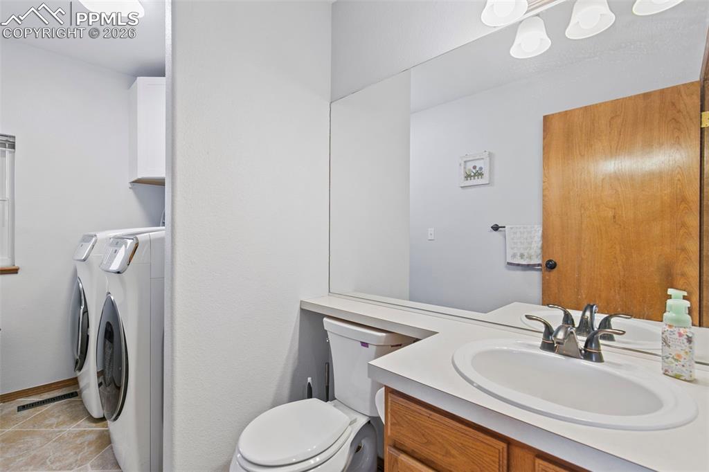 Image 35 of 46: Bathroom