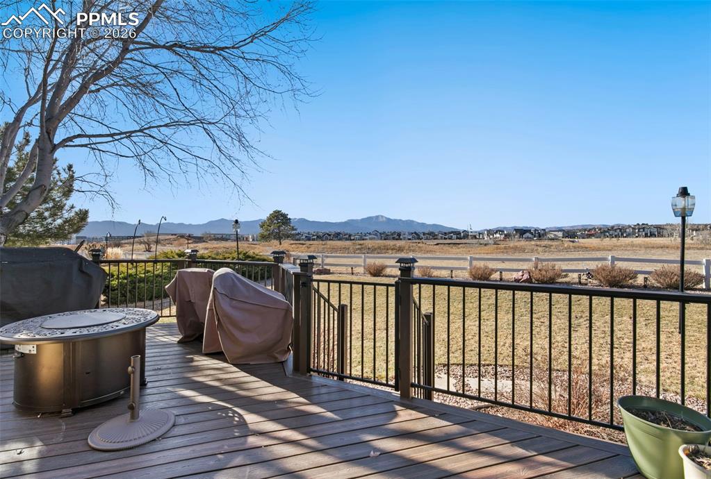 Image 37 of 46: Deck