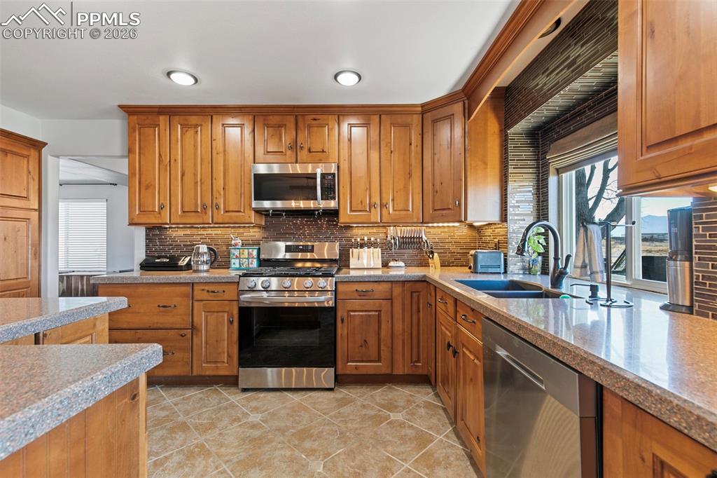 Image 8 of 46: Kitchen