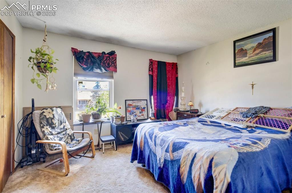 Image 18 of 28: Bedroom