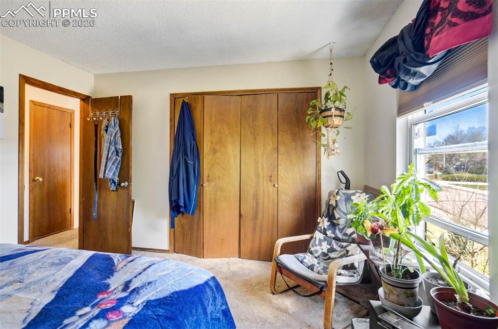 Image 19 of 28: Bedroom