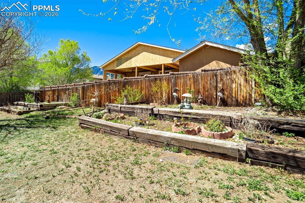 Image 28 of 28: Yard