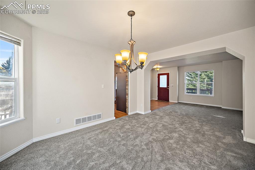 Image 9 of 50: Dining Area