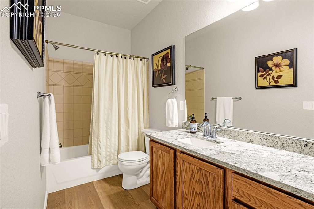 Image 17 of 42: Guest bathroom