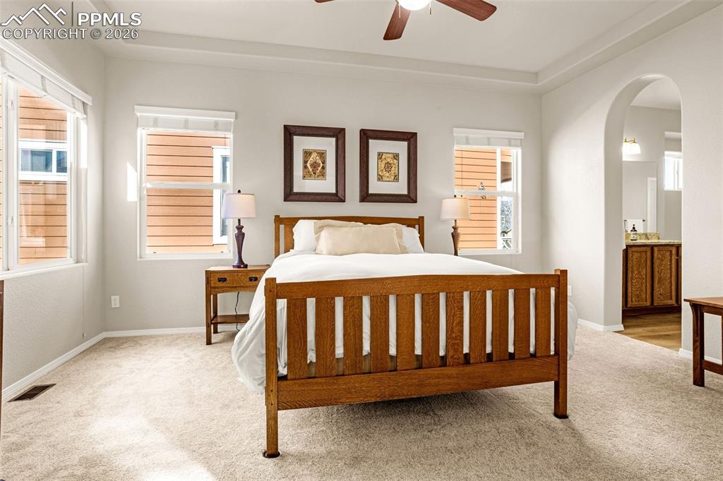 Image 19 of 42: Primary bedroom