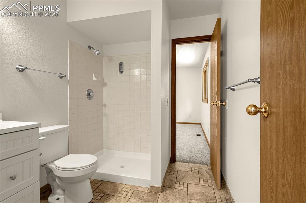 Image 20 of 40: Bathroom