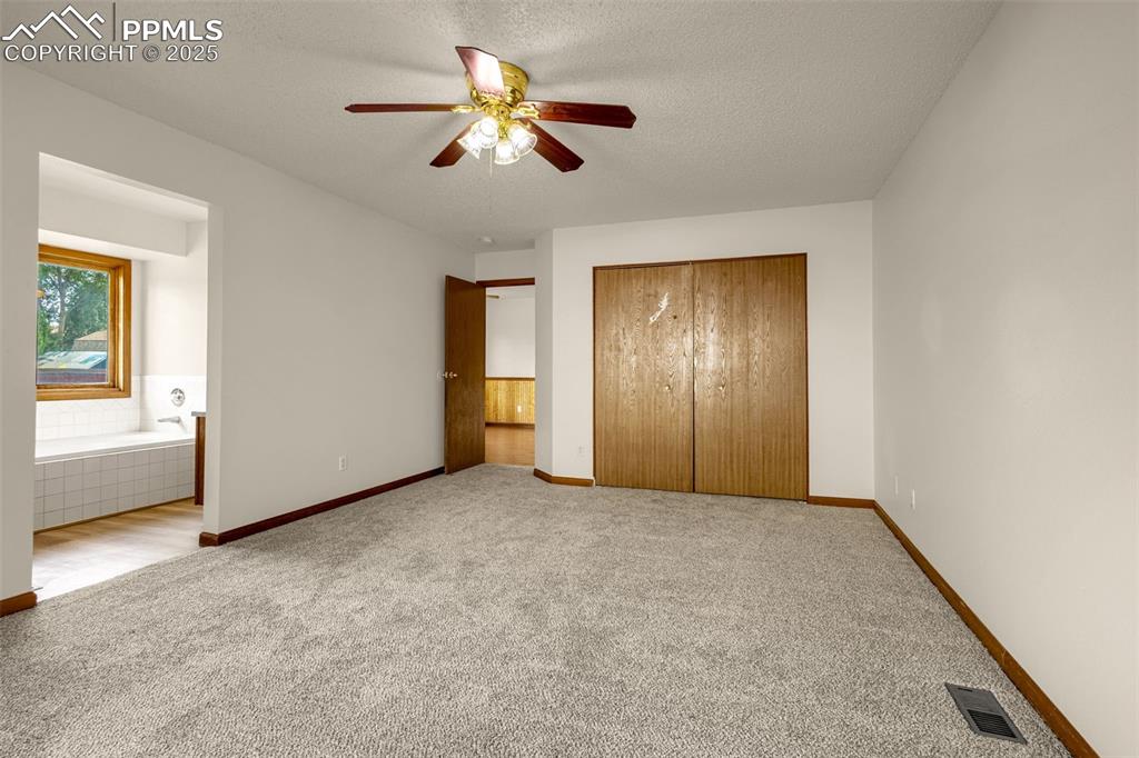 Image 29 of 40: Bedroom