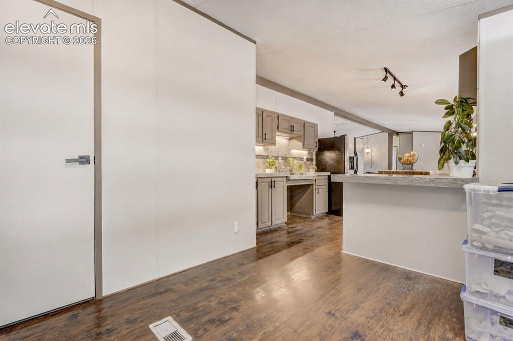 Image 10 of 45: Kitchen