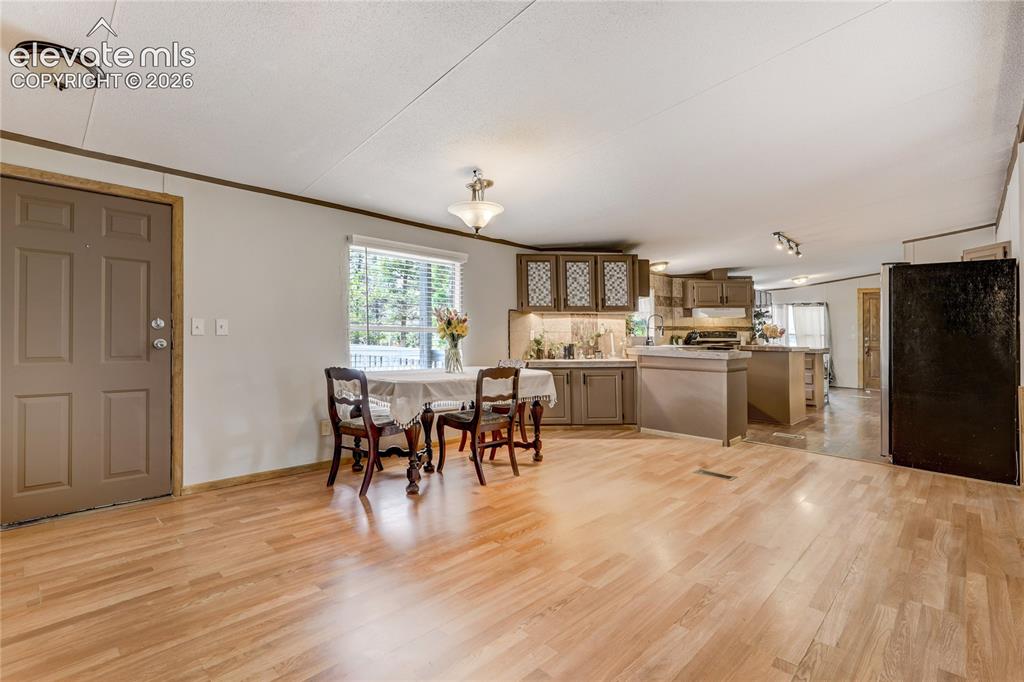 Image 46 of 46: Dining Area