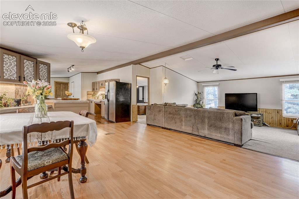Image 5 of 45: Dining Area