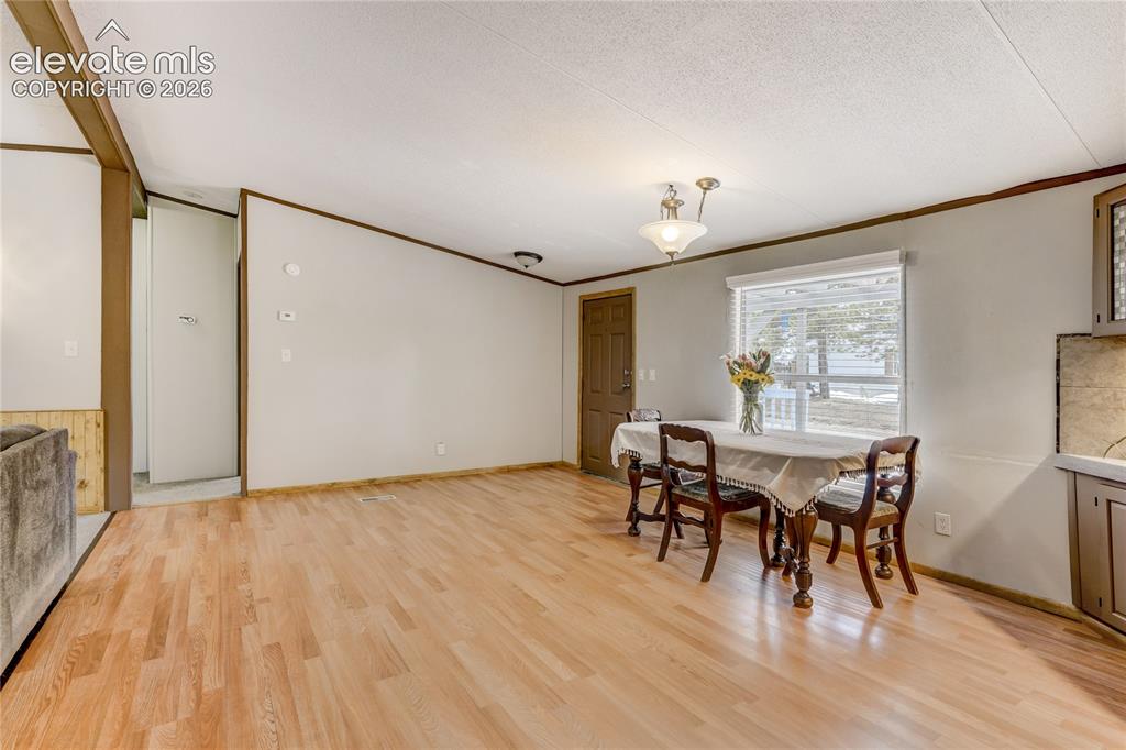 Image 7 of 45: Dining Area