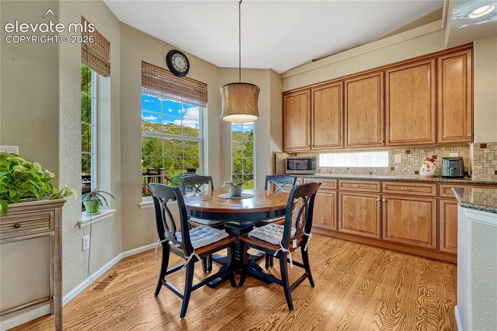 Image 10 of 46: Dining Area