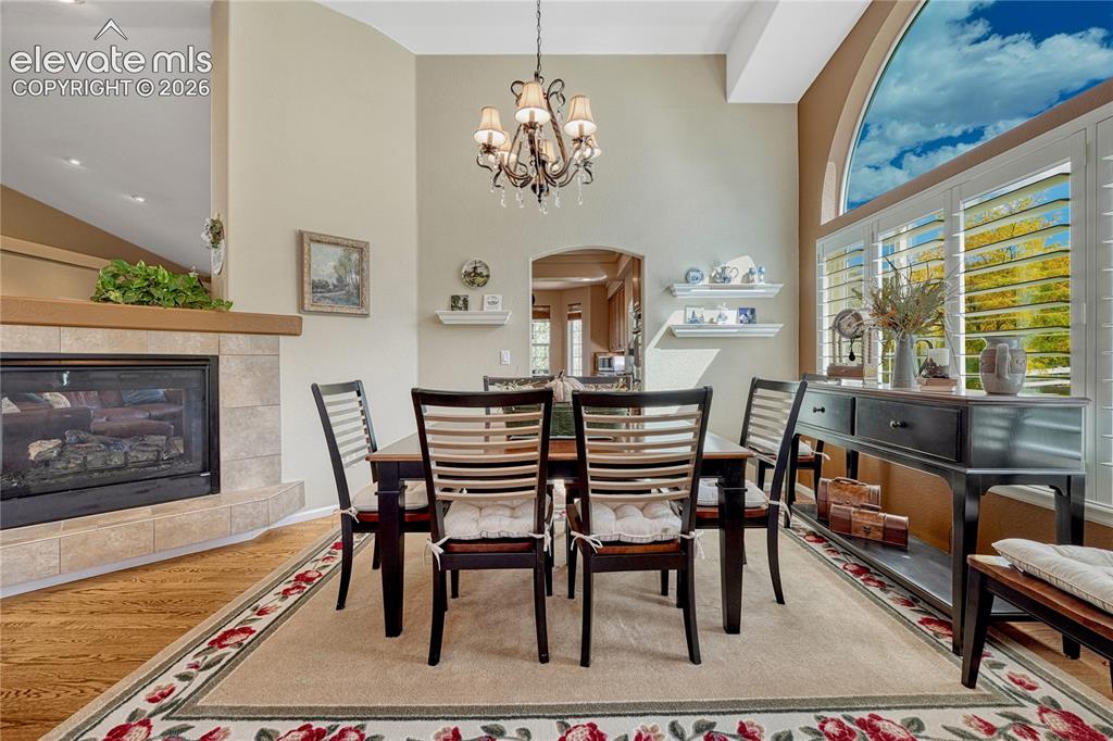 Image 16 of 46: Dining Area