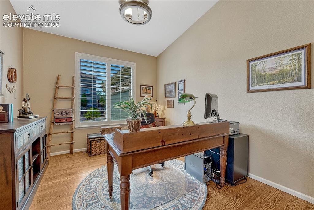 Image 19 of 46: Office