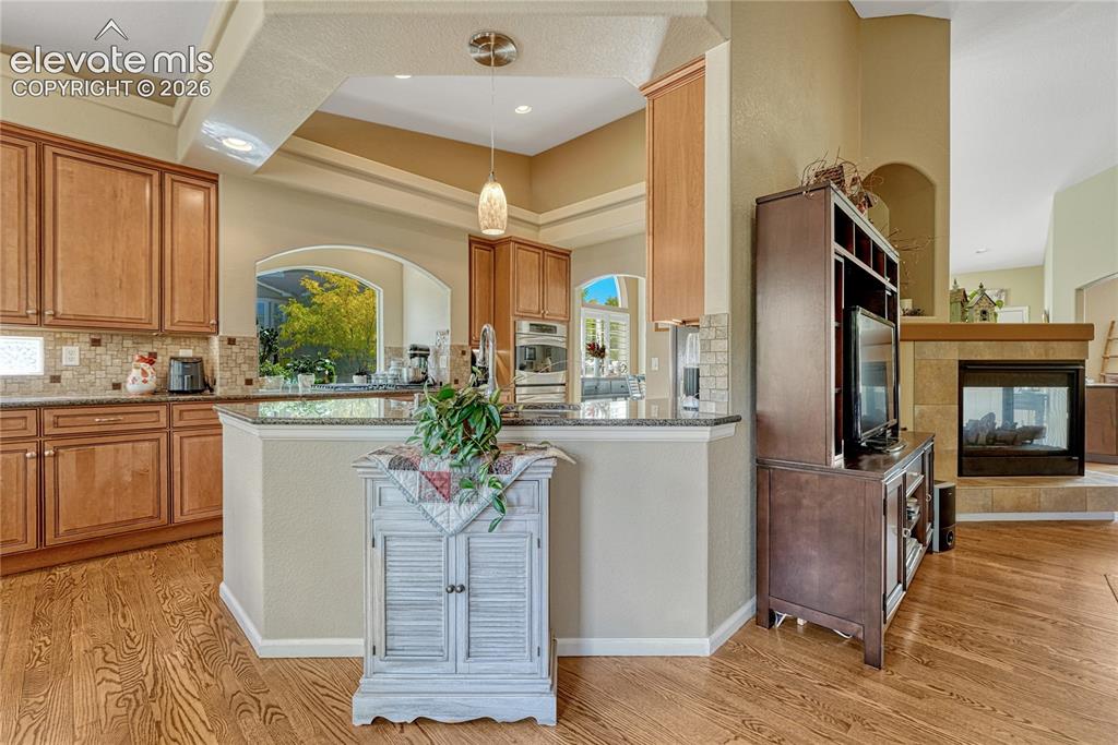 Image 7 of 46: Kitchen