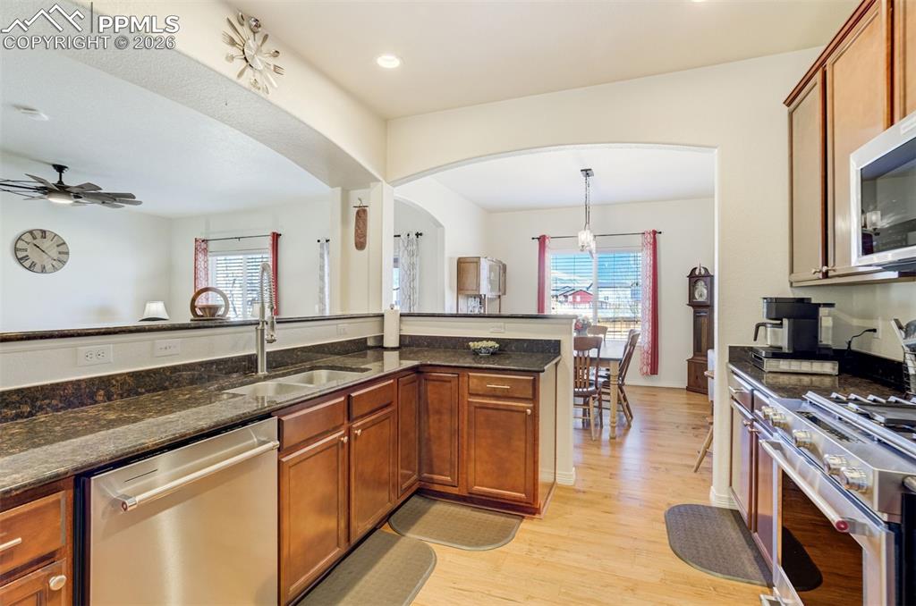 Image 12 of 45: Kitchen