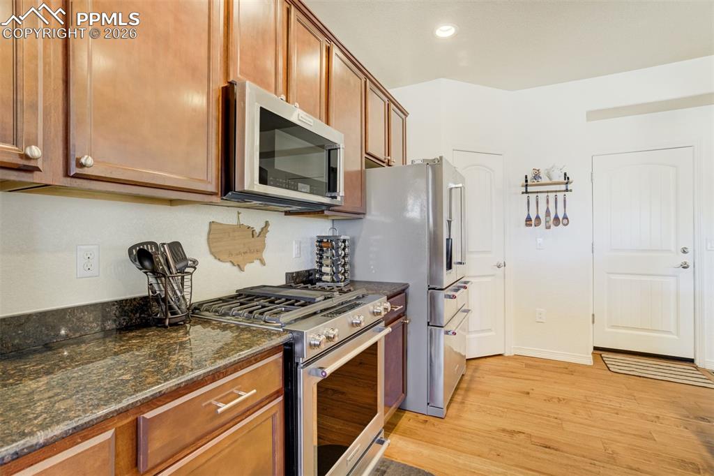 Image 13 of 45: Kitchen