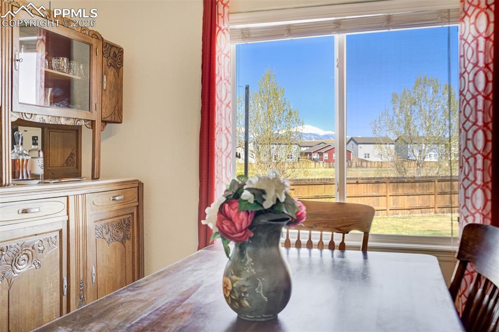 Image 15 of 45: Dining Area