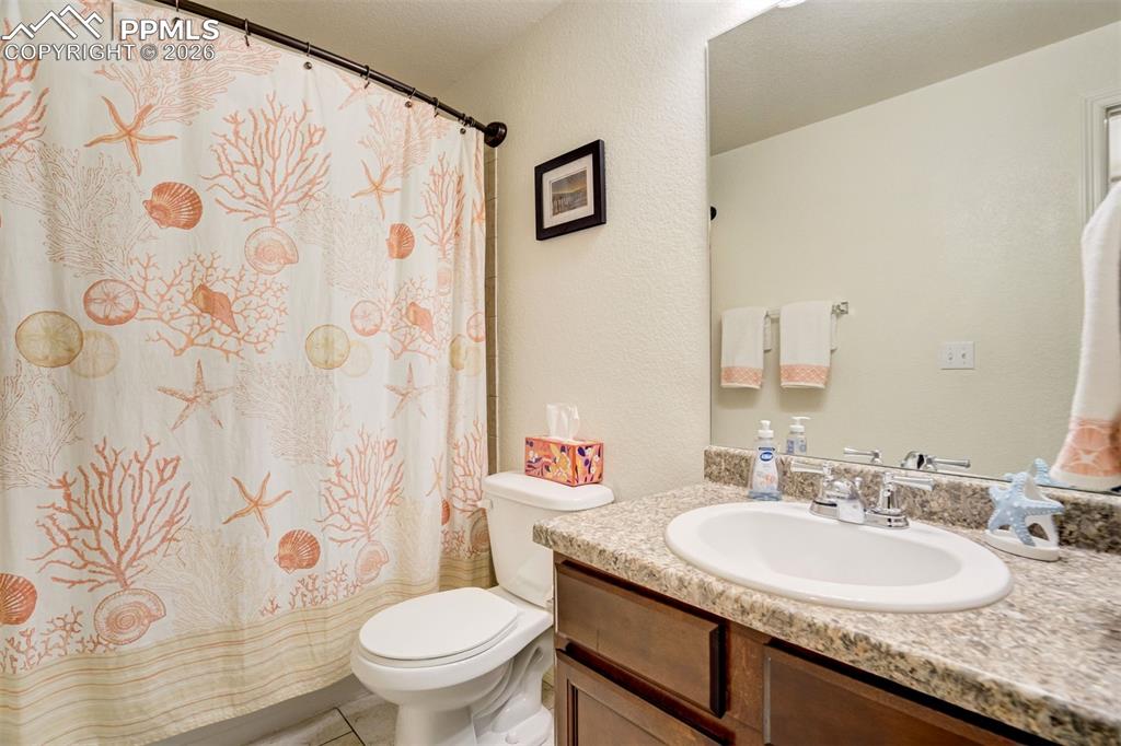 Image 36 of 45: Bathroom