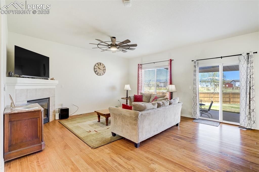 Image 8 of 45: Living Room