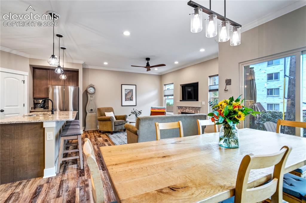 Image 12 of 50: Dining Area