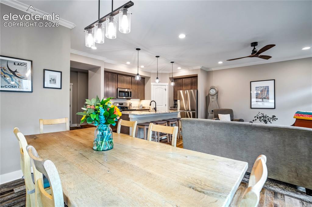 Image 13 of 50: Dining Area