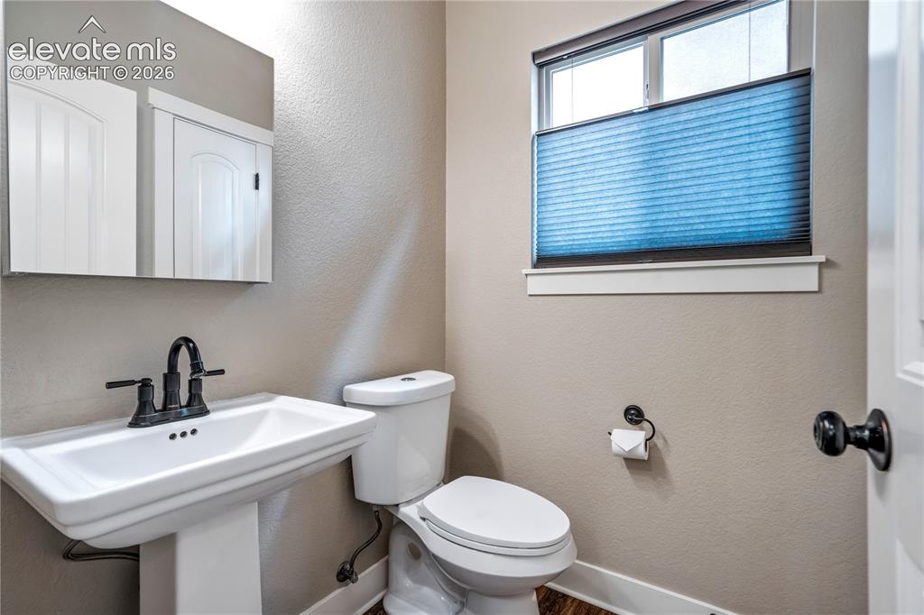 Image 15 of 50: Bathroom