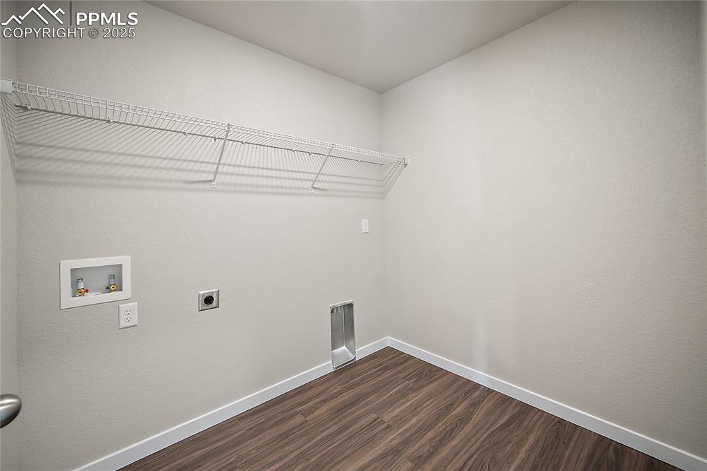 Image 21 of 38: Laundry