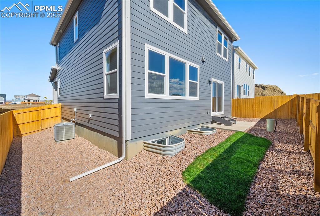 Image 38 of 38: Back of Structure