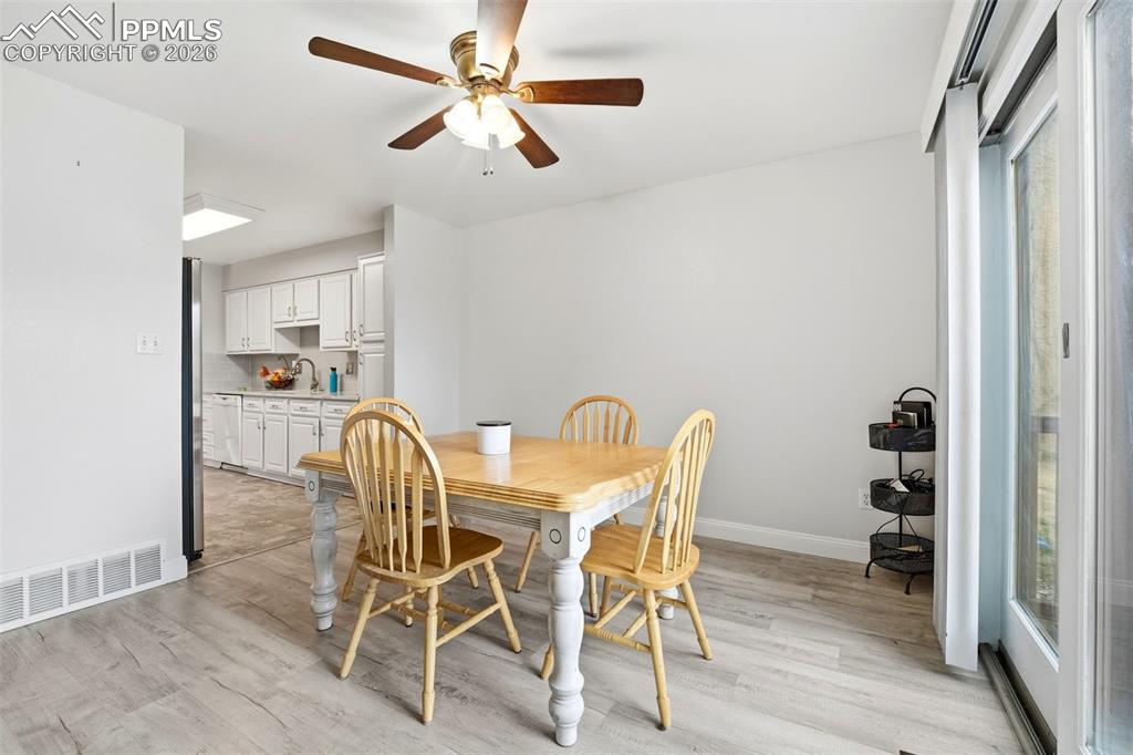 Image 13 of 50: Dining Area