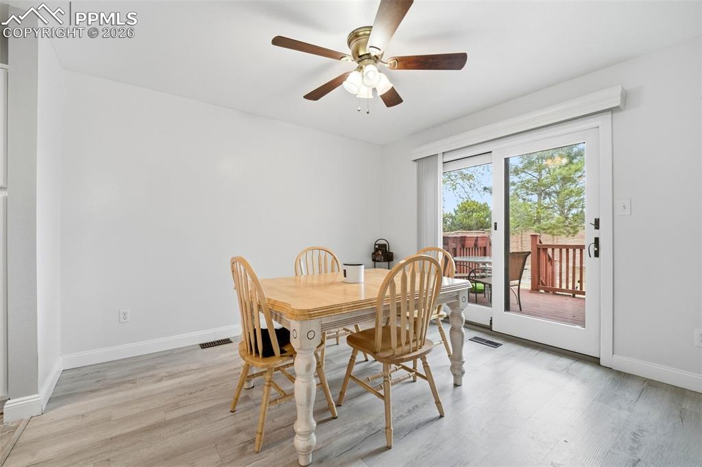 Image 14 of 50: Dining Area