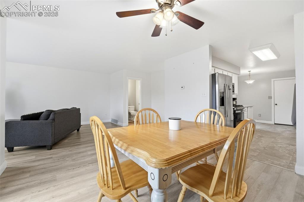 Image 16 of 50: Dining Area