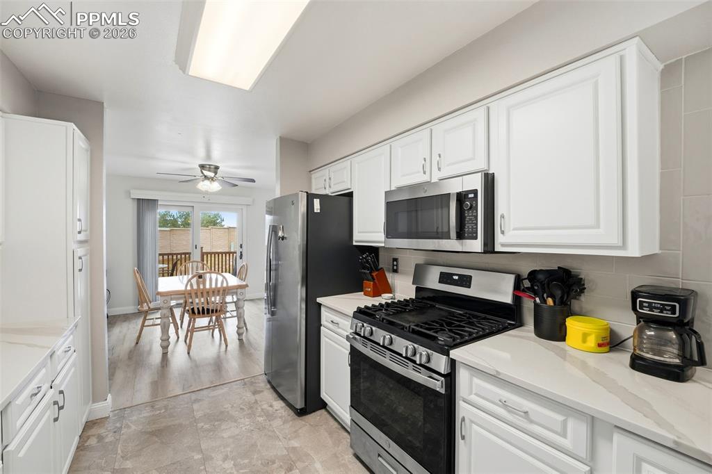 Image 19 of 50: Kitchen