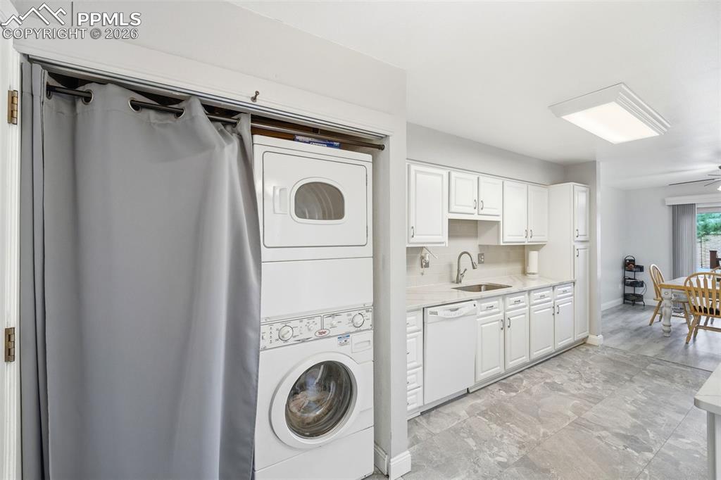 Image 21 of 50: Laundry