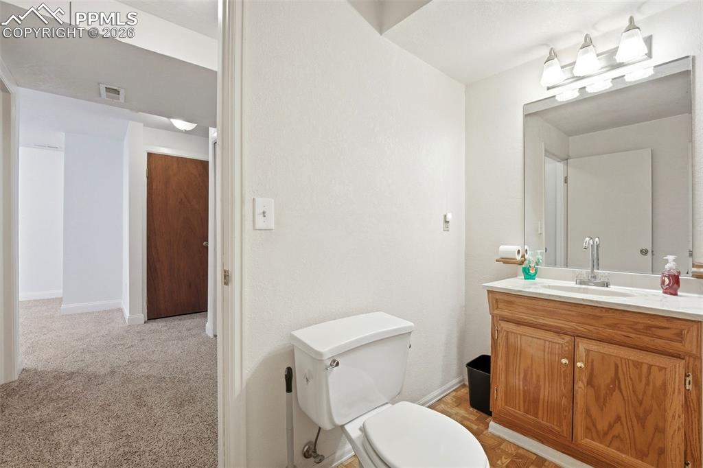 Image 25 of 50: Bathroom