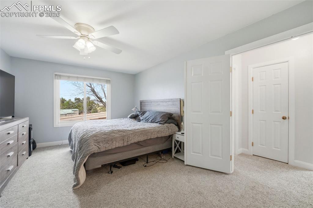 Image 27 of 50: Bedroom