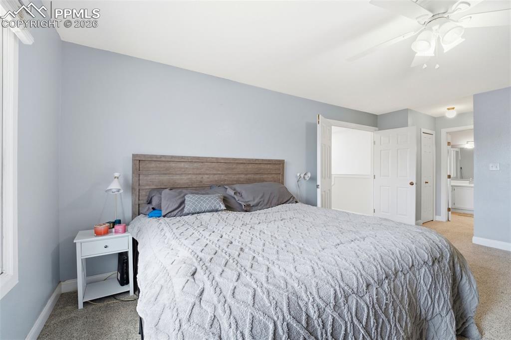 Image 29 of 50: Bedroom