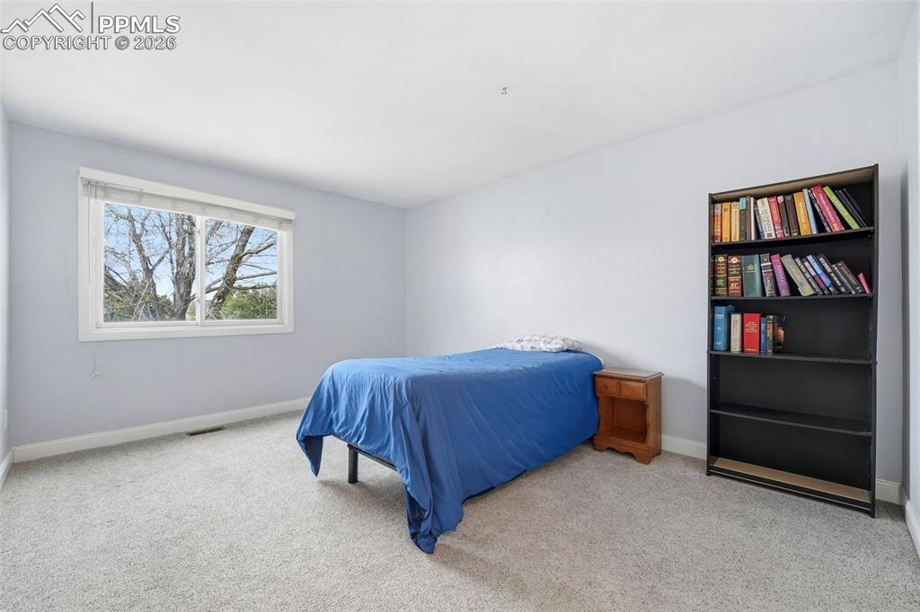 Image 32 of 50: Bedroom