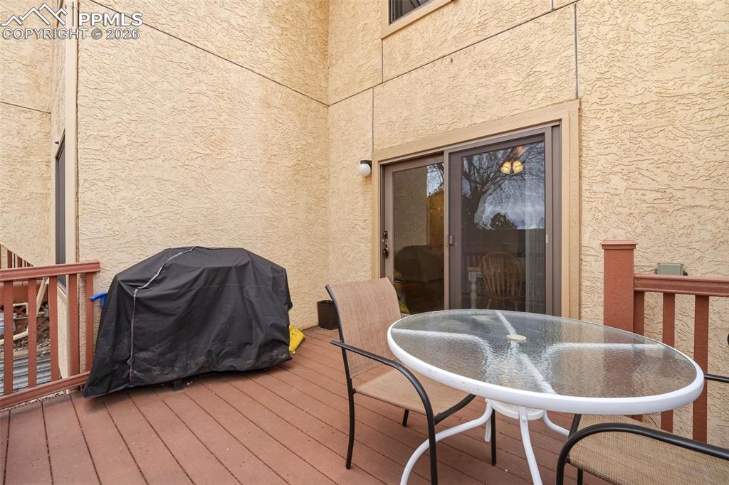 Image 39 of 50: Deck