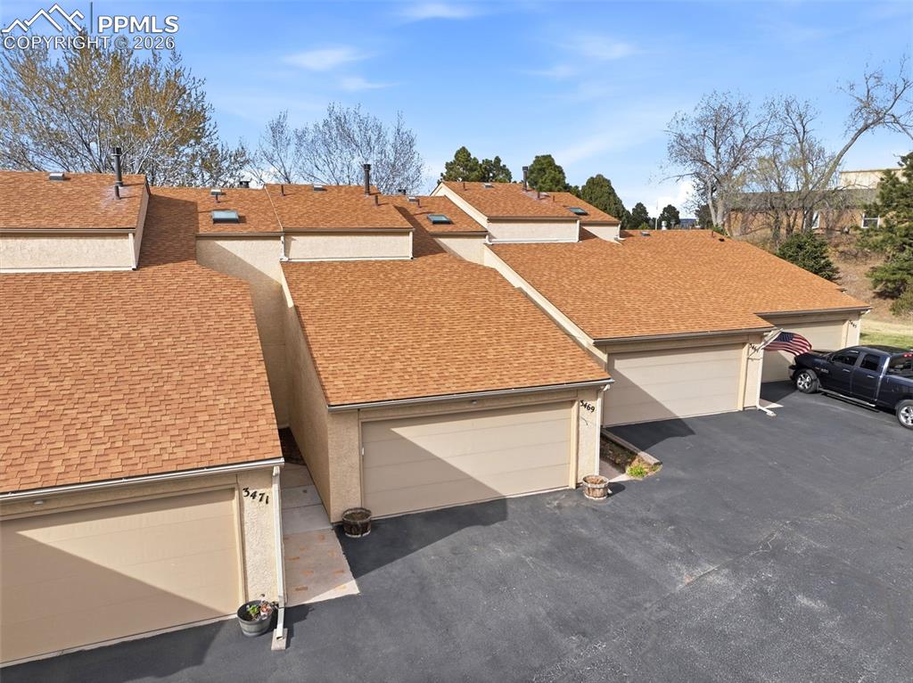 Image 4 of 50: Front of Structure