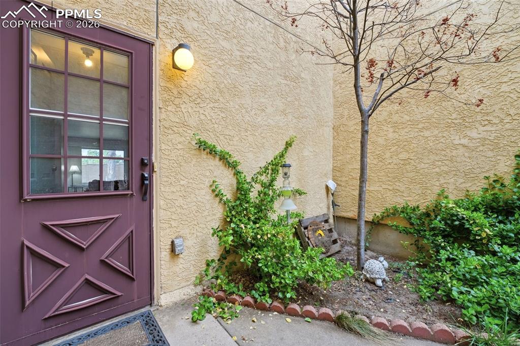 Image 6 of 50: Entry