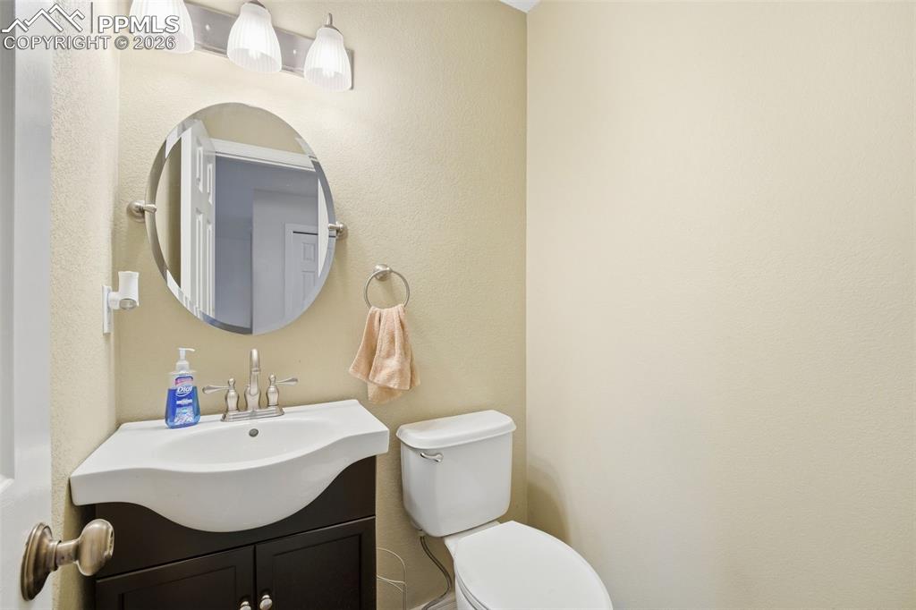 Image 9 of 50: Bathroom