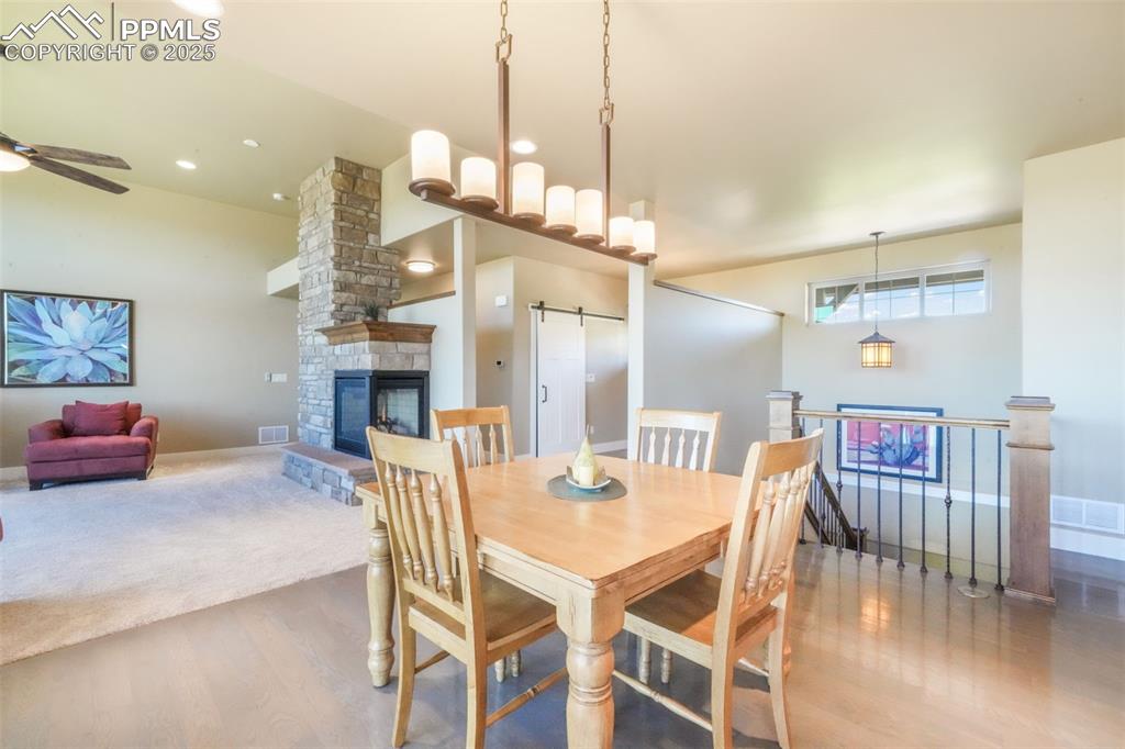 Image 11 of 50: Dining Area