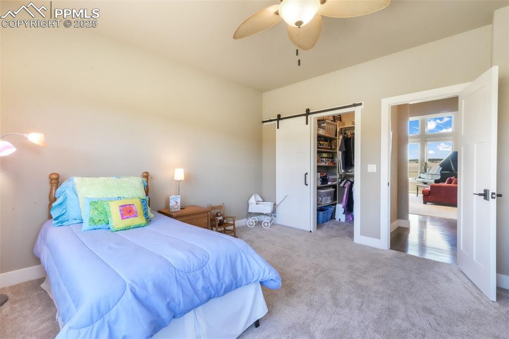 Image 29 of 50: Bedroom