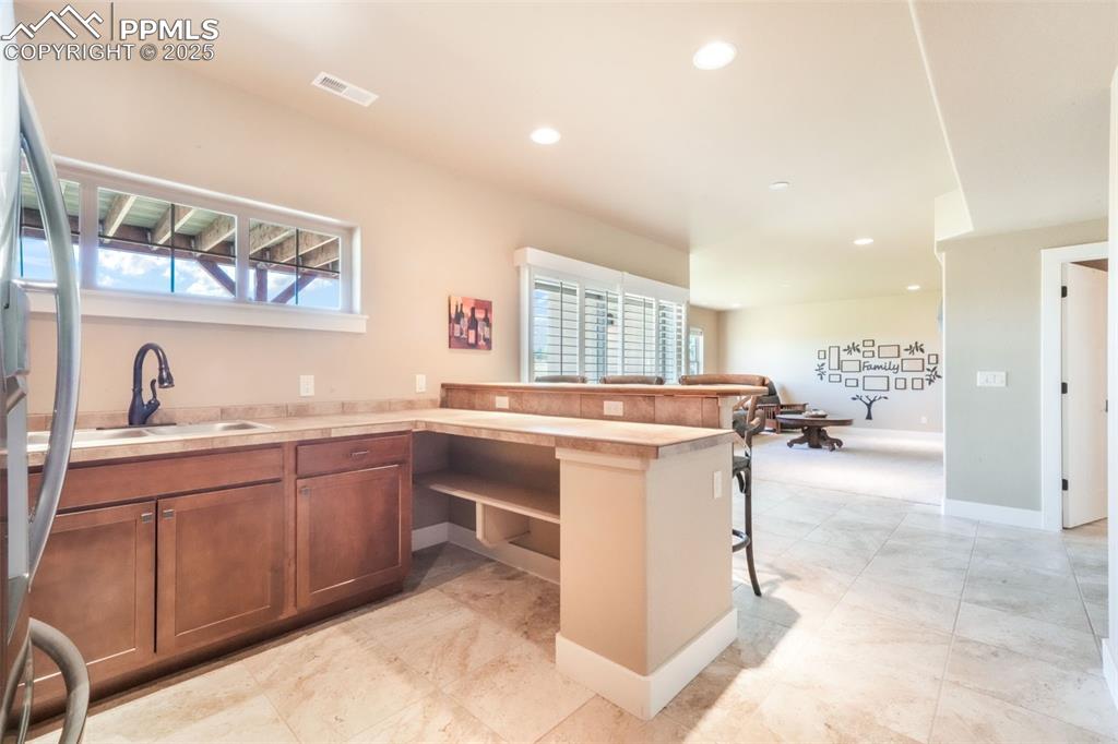 Image 35 of 50: Kitchen