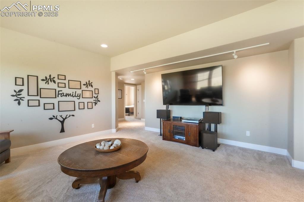 Image 39 of 50: Living Room