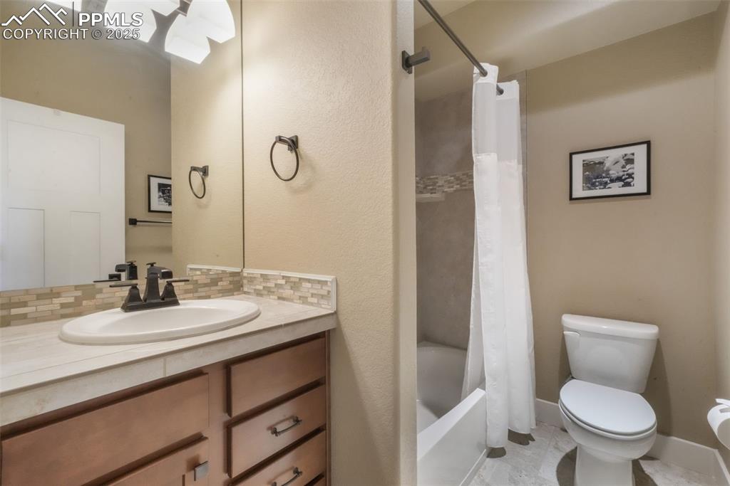 Image 42 of 50: Bathroom