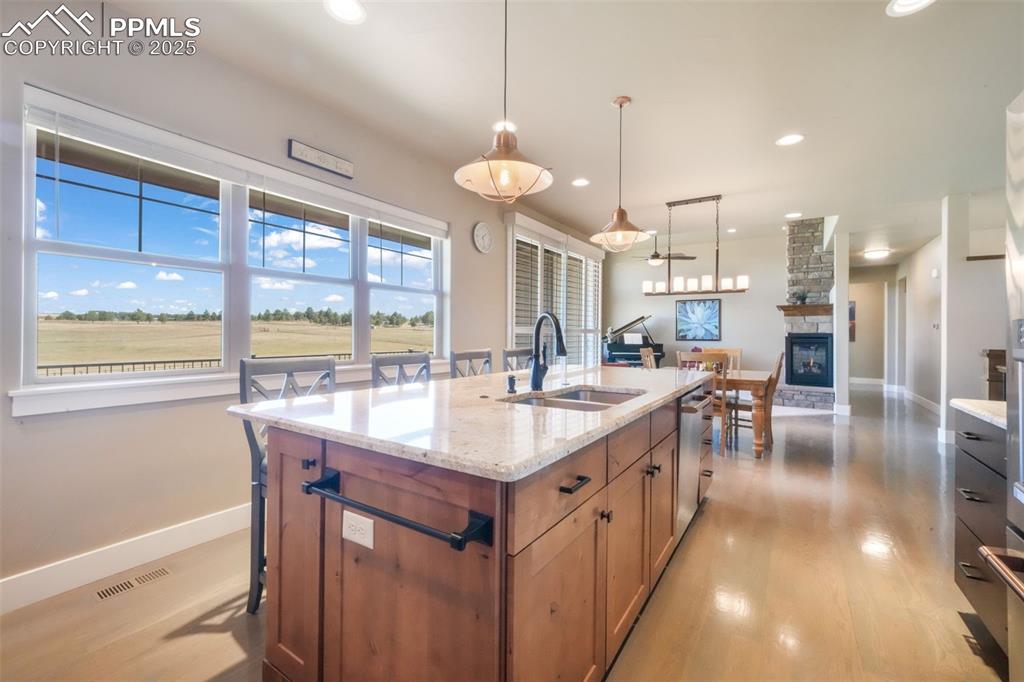 Image 8 of 50: Kitchen