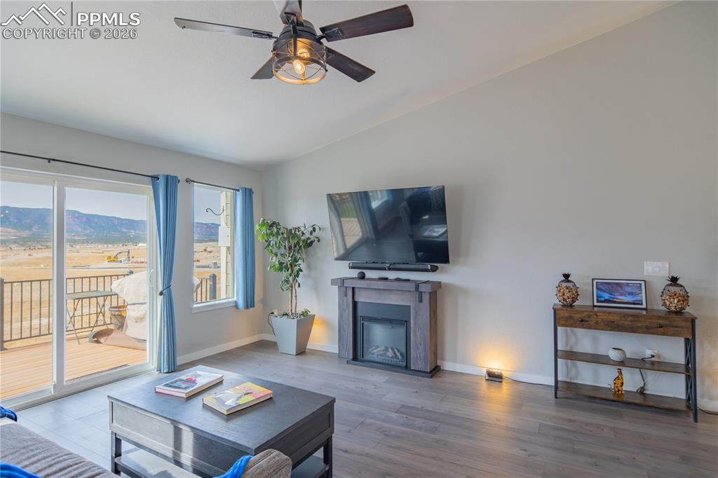 Image 14 of 50: Living Room