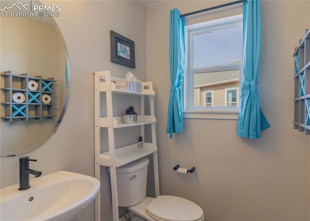 Image 18 of 50: Bathroom